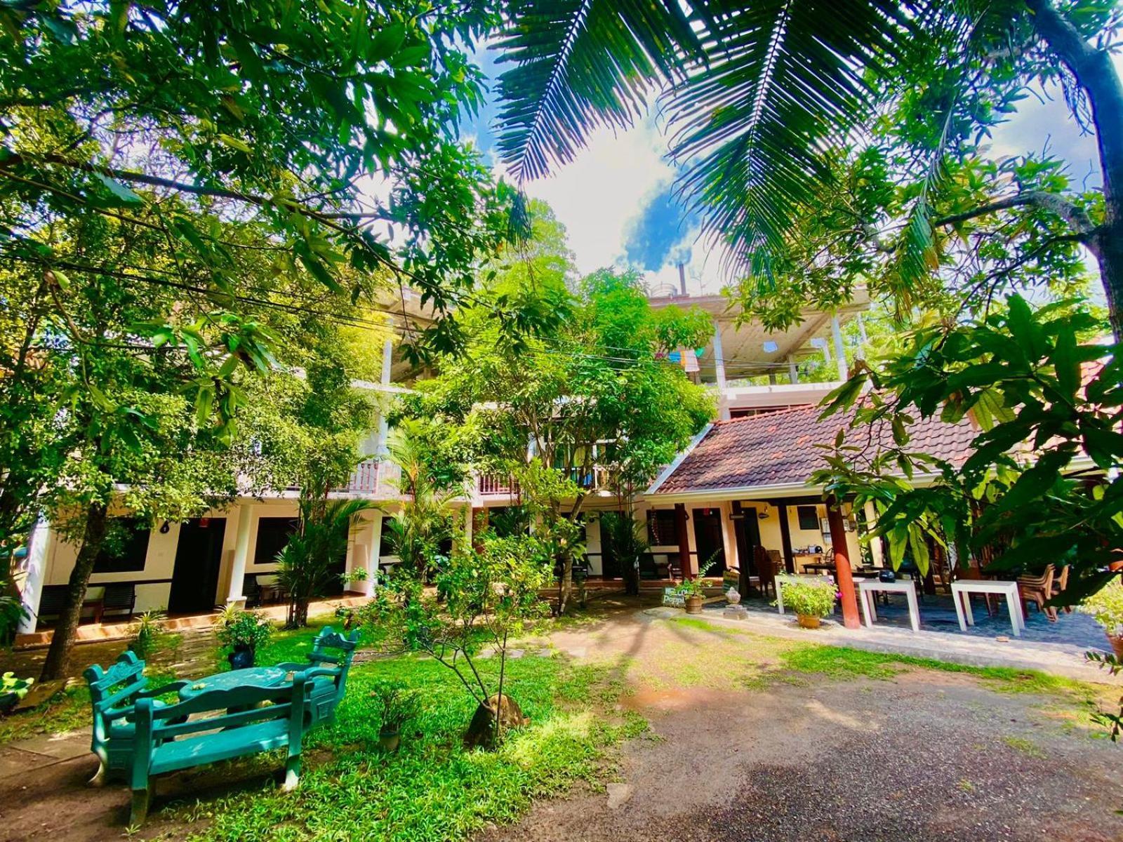 Poppies Mirissa Hotel Exterior photo